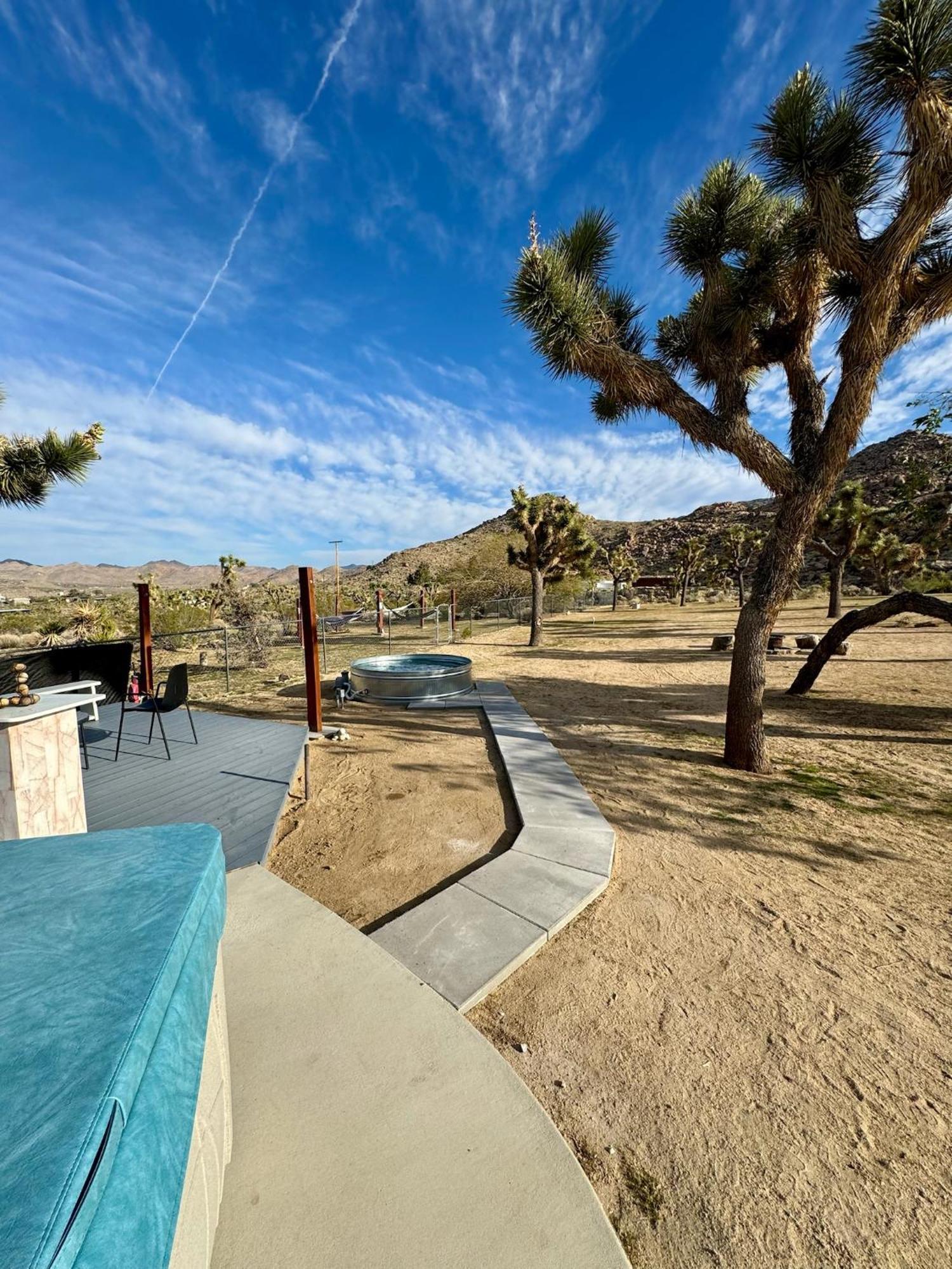 Epic Views, Huge House, Acres Of J-Trees To Explore, Hot Tub, Pool, Ac, And Mini-Golf Joshua Tree Exterior photo