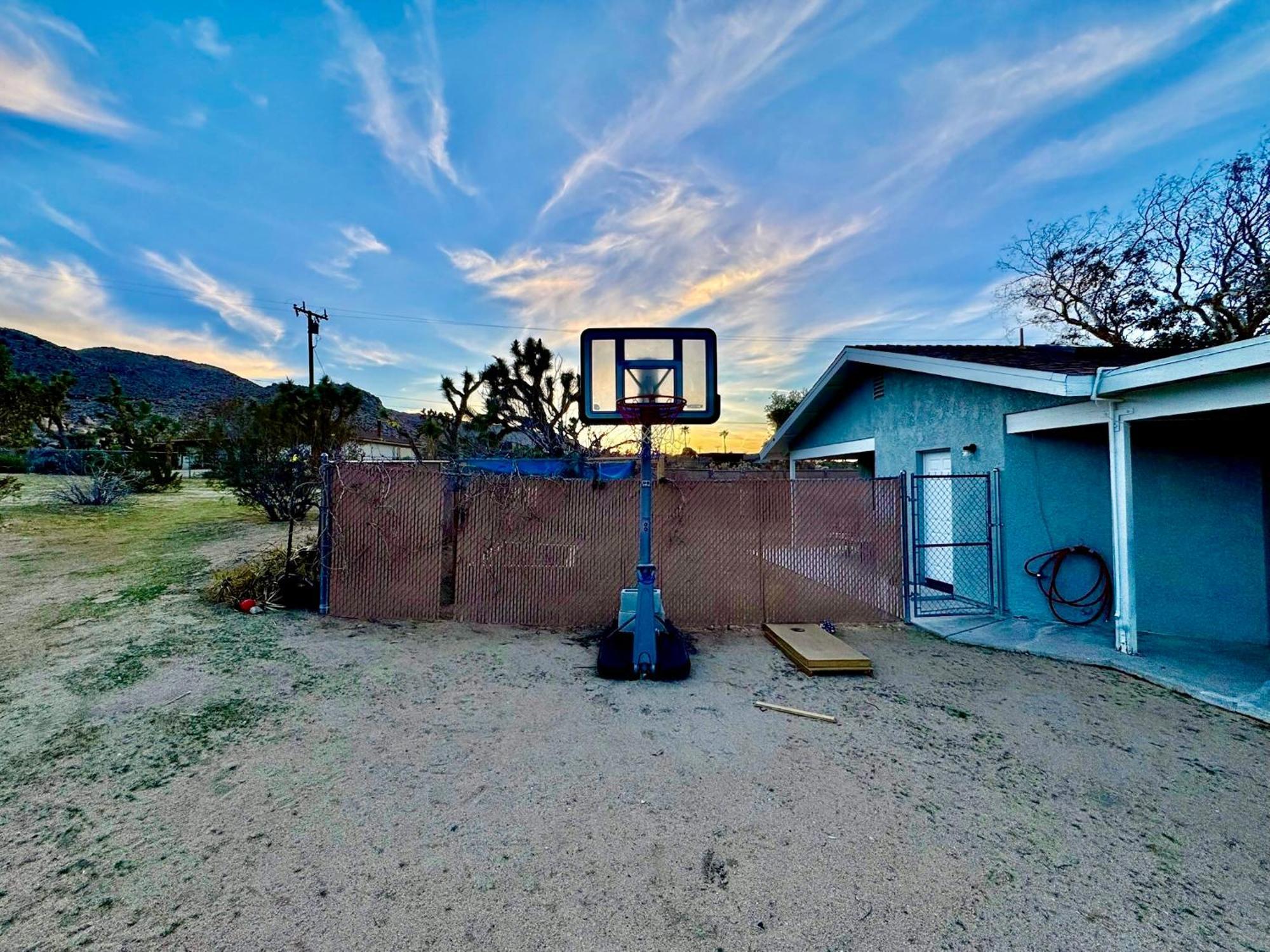 Epic Views, Huge House, Acres Of J-Trees To Explore, Hot Tub, Pool, Ac, And Mini-Golf Joshua Tree Exterior photo