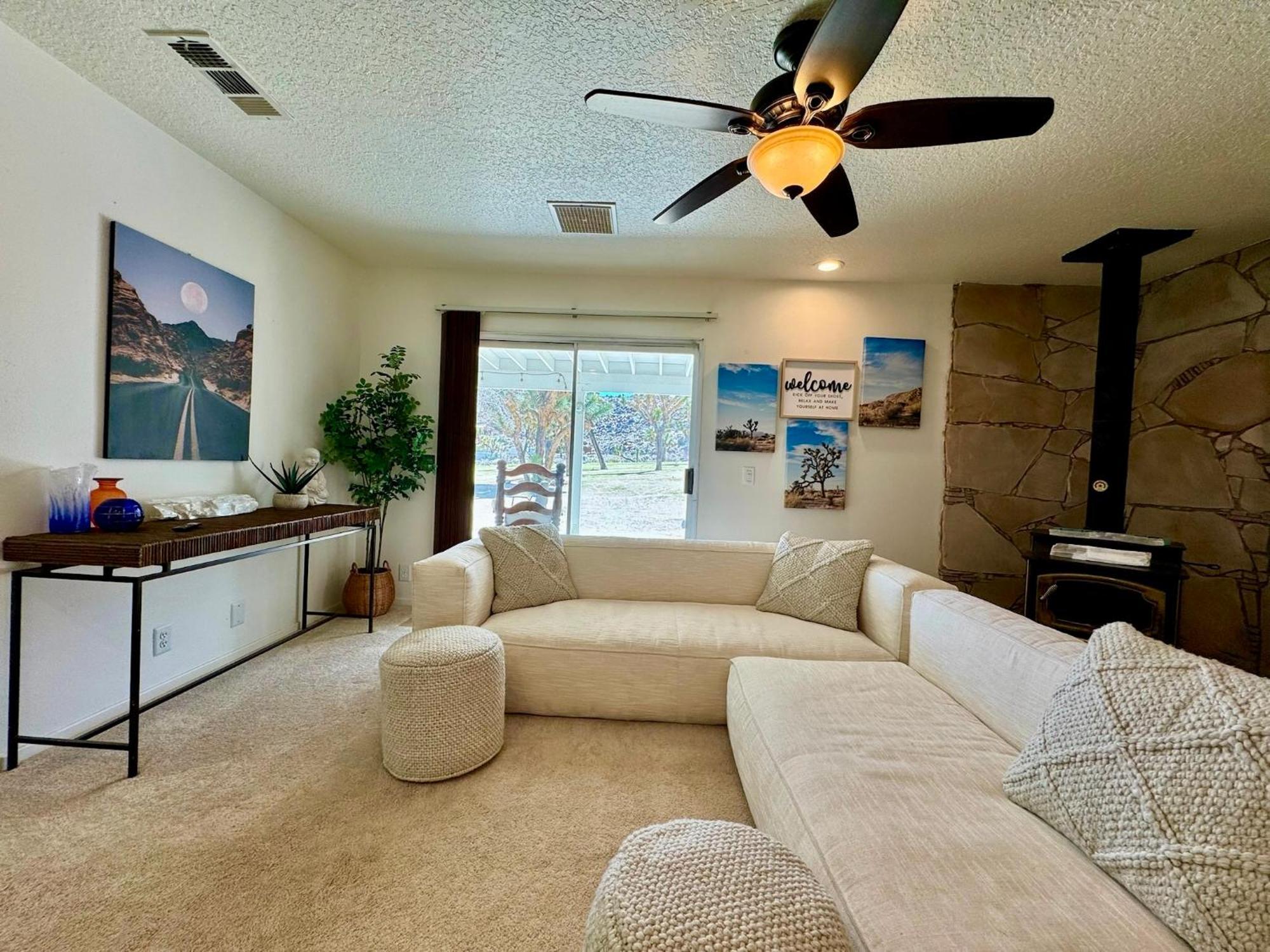 Epic Views, Huge House, Acres Of J-Trees To Explore, Hot Tub, Pool, Ac, And Mini-Golf Joshua Tree Exterior photo