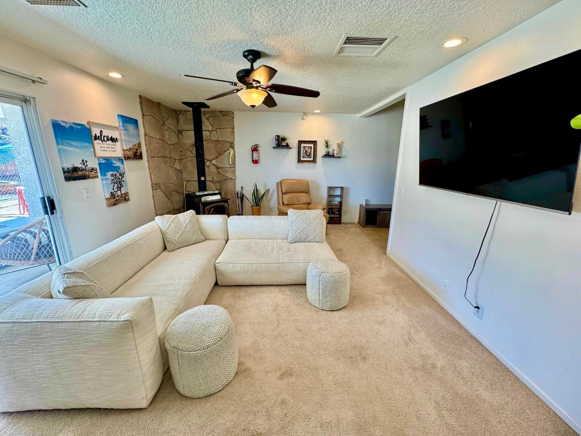 Epic Views, Huge House, Acres Of J-Trees To Explore, Hot Tub, Pool, Ac, And Mini-Golf Joshua Tree Exterior photo