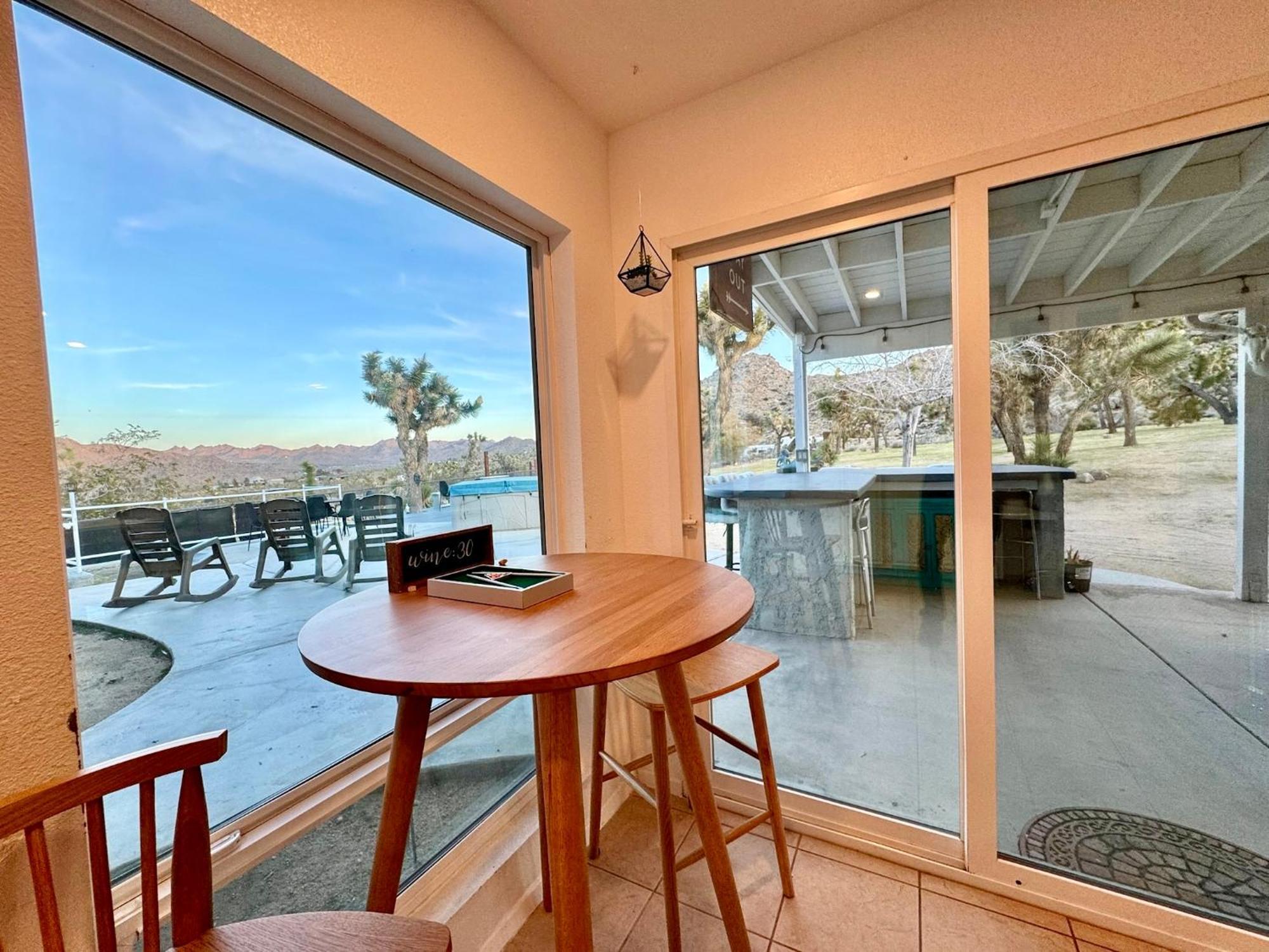 Epic Views, Huge House, Acres Of J-Trees To Explore, Hot Tub, Pool, Ac, And Mini-Golf Joshua Tree Exterior photo